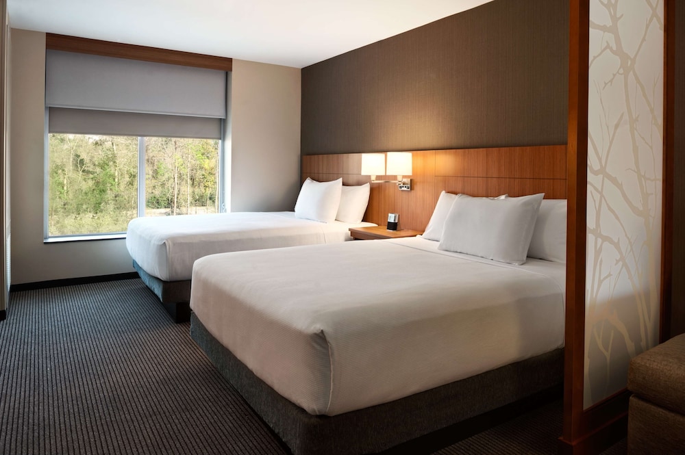 Deluxe Room, 2 Queen Beds (with Sofa Sleeper) photo 1