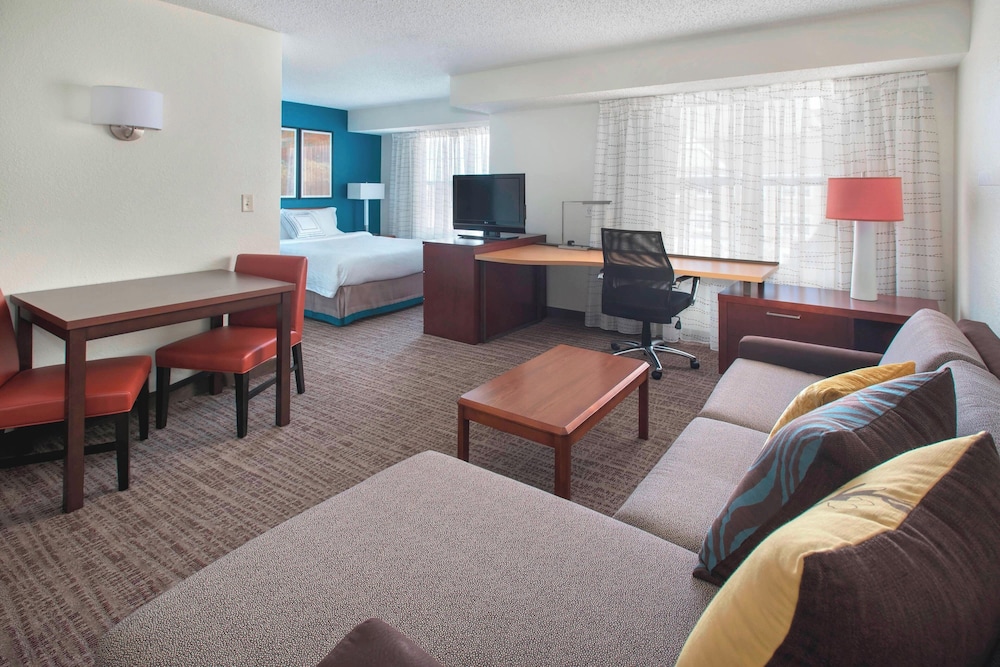 Suite, 1 Bedroom - Photo 2