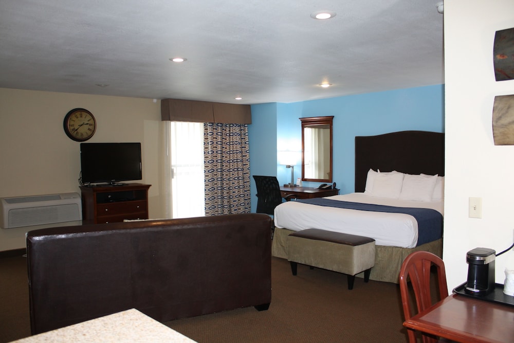 Suite, 1 King Bed, Non Smoking, River View (Not pet friendly) - Photo 3