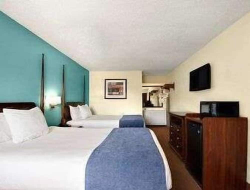 Suite, 2 Double Beds, Non Smoking (One-Bedroom) photo 1
