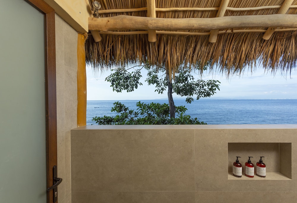 Luxury Suite, 1 King Bed, Private Pool, Ocean View photo 2