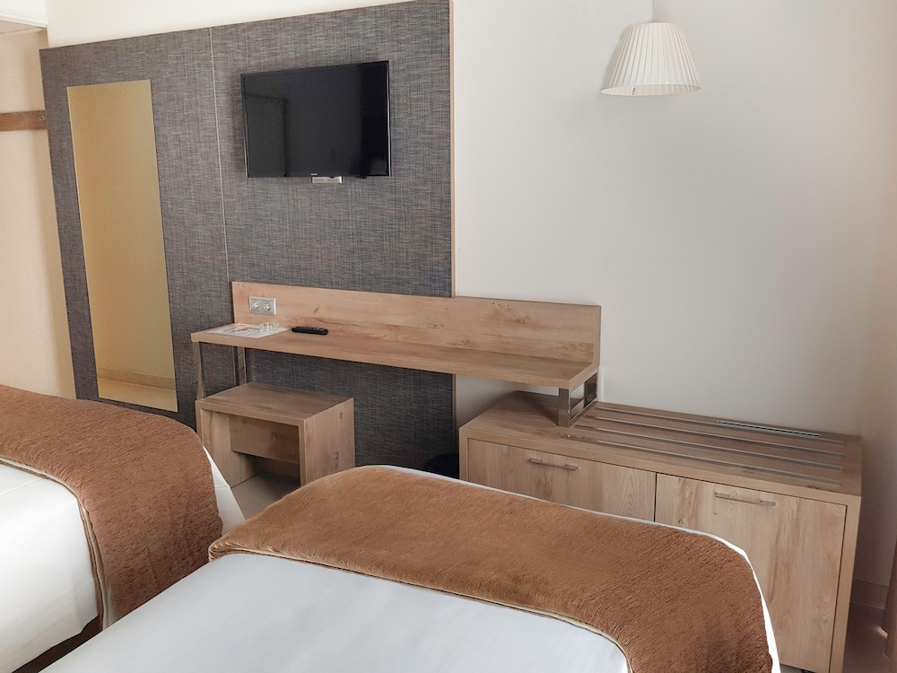 Standard Double Room Single Use photo 3