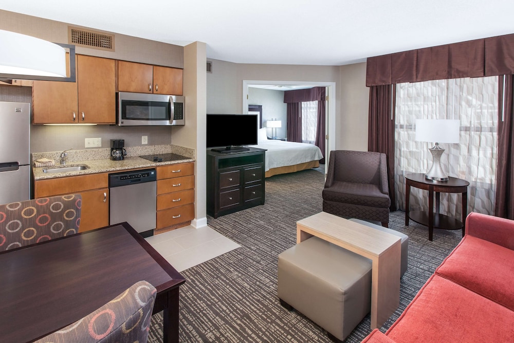 Suite, 2 Bedrooms, Non Smoking (1 King Bed, 1 Double Bed, 1 Sofa Bed) - Photo 3