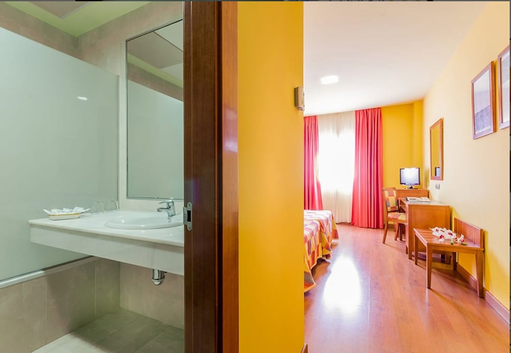 Double Room - Photo 3