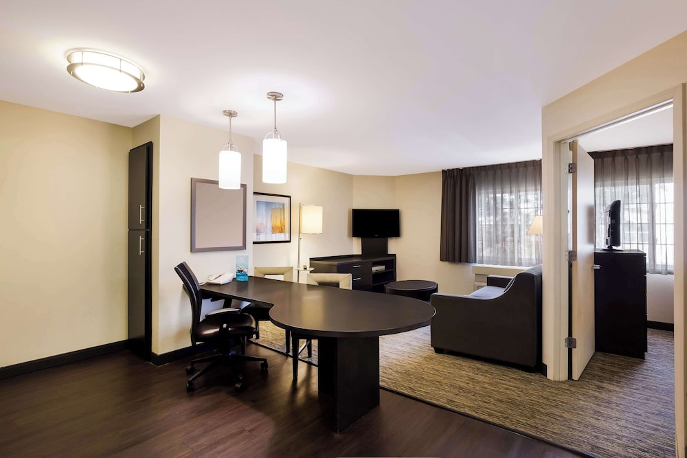 Suite, 1 Queen Bed with Sofa bed (One Bedroom) - Photo 3