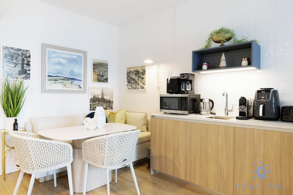 Classic Apartment, 1 Bedroom, Kitchenette, City View photo 3