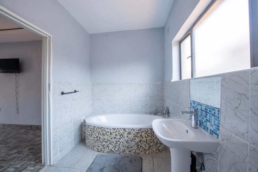Standard House, 6 Bedrooms photo 2