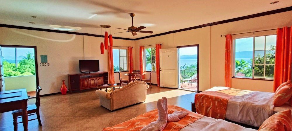 Deluxe Suite, 2 Queen Beds, Sea View photo 1