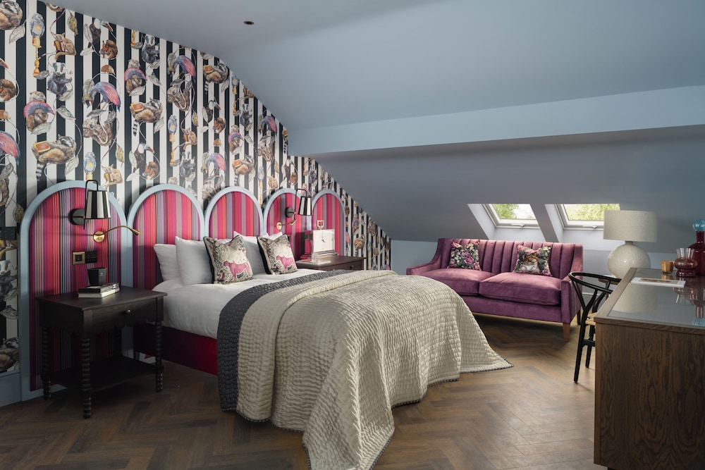 The Tempus King Room