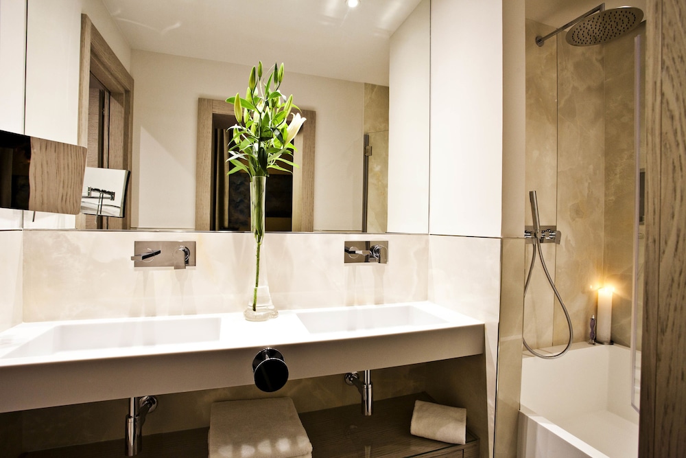 Deluxe Room, Annex Building