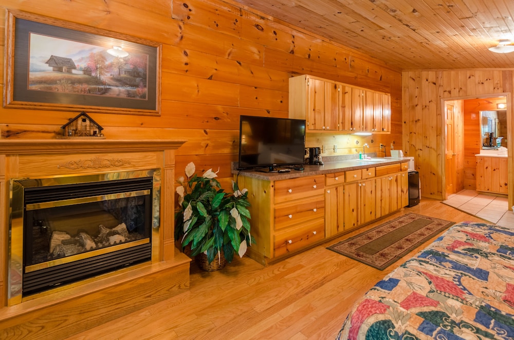 Three Bedroom Cabin The Cherokee or The Stuart