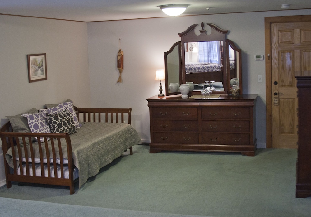 Otter Creek Suite, 1 Queen Bed, 1 Trundle with Twin over Twin photo 2