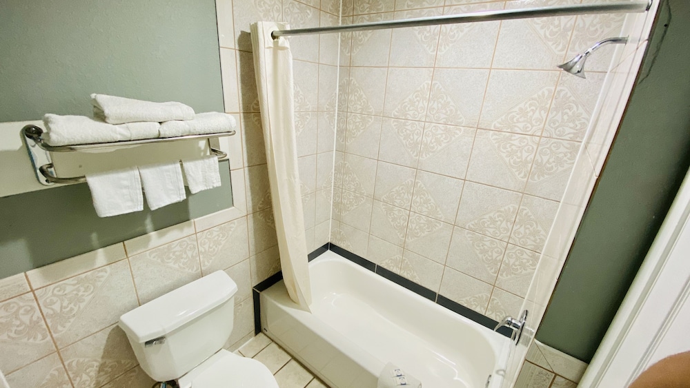 Room, 2 Queen Beds - Photo 2