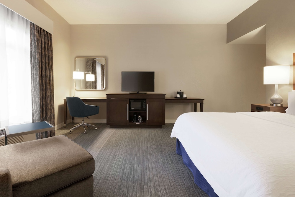 Room, 1 King Bed, Accessible, Bathtub - Photo 2