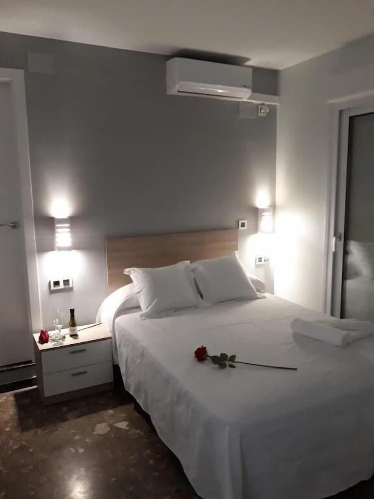 Double Room, 1 Double Bed, Private Bathroom photo 3