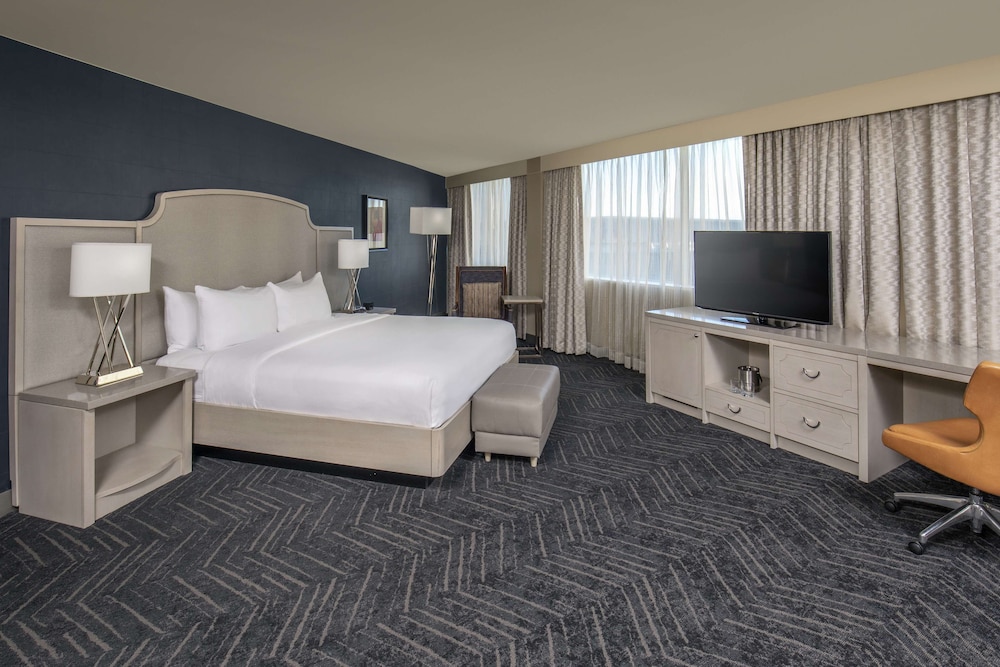 Junior Suite, 1 King Bed, City View - Photo 4