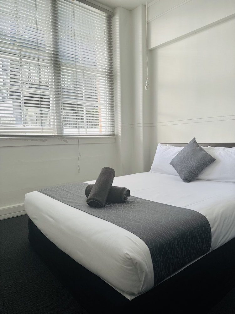 Basic Studio, 1 Queen Bed - Photo 6