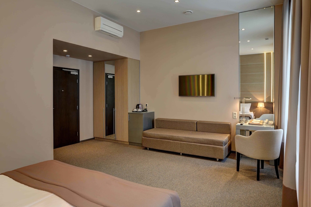 Business Double Room, 1 Queen Bed photo 3