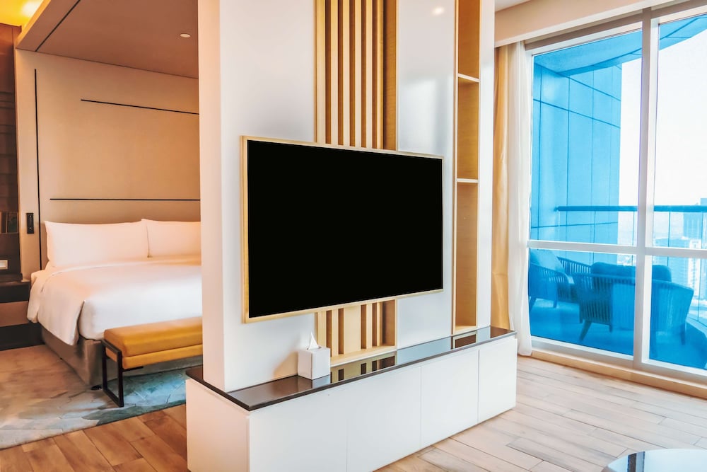 Deluxe Studio, 1 King Bed with Sofa