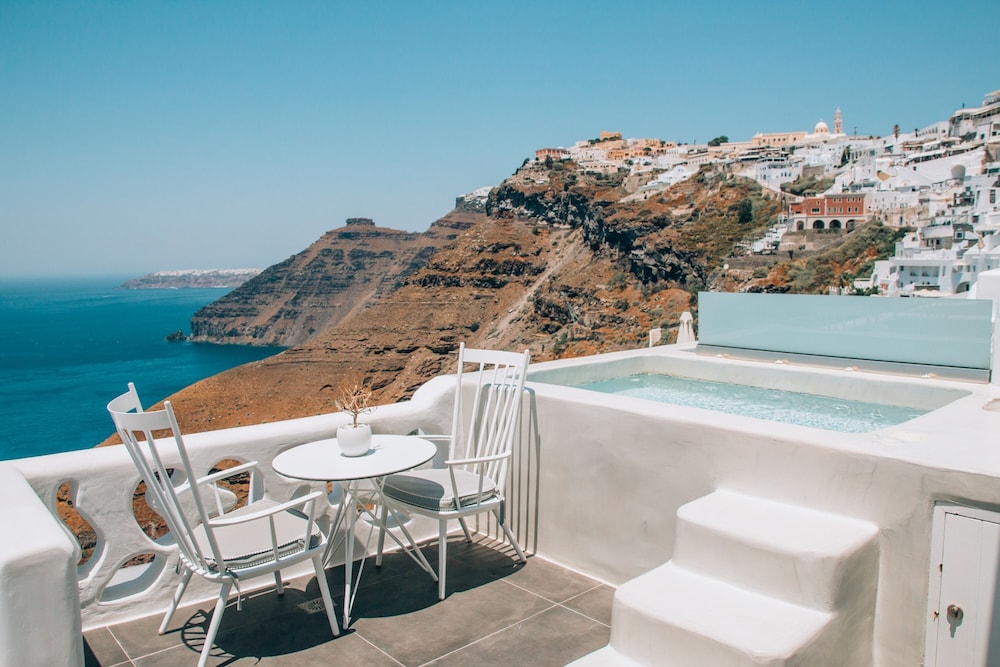 Petit Cave Suite with outdoor Plunge Pool