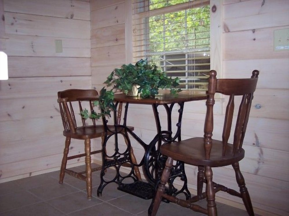 Cabin, 1 King Bed (313: Great Escape) photo 3