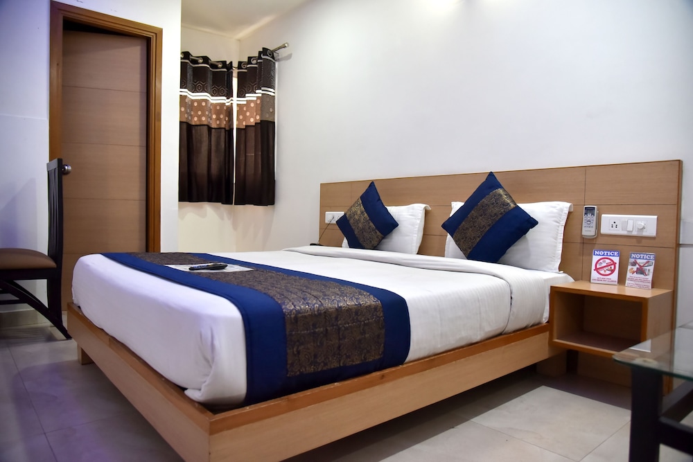 Deluxe Room - Photo 5