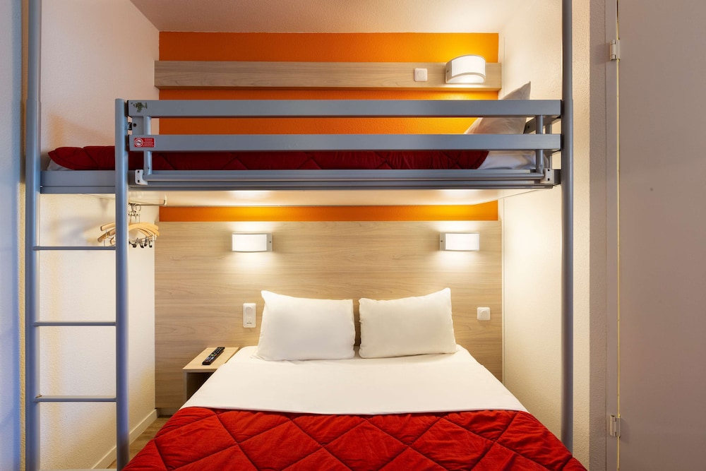 Standard Triple Room, Multiple Beds - Photo 6