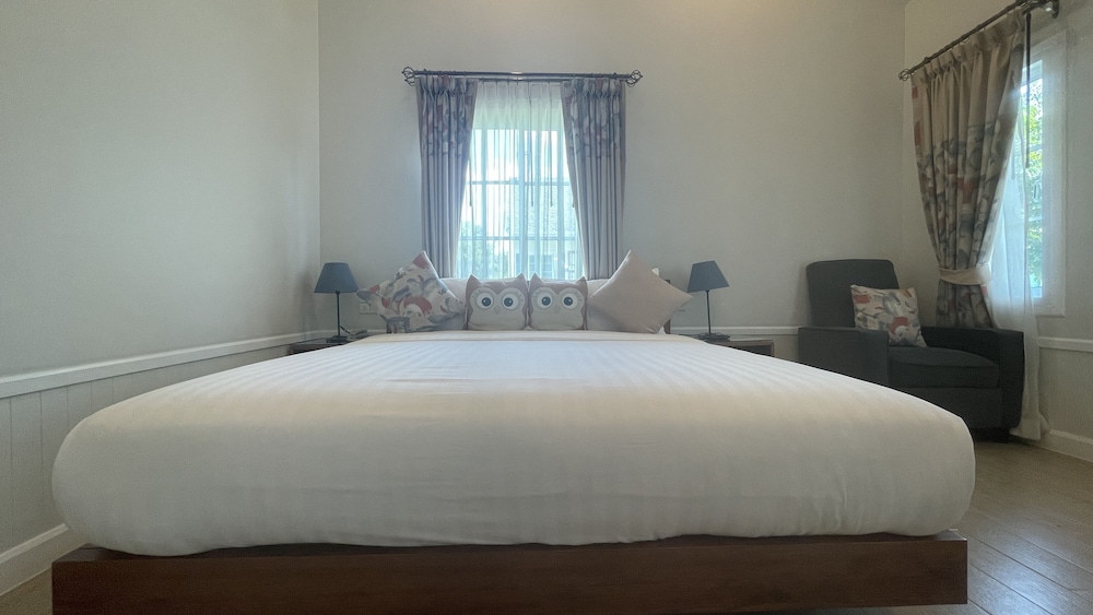 Deluxe Room, Pool View - Photo 1