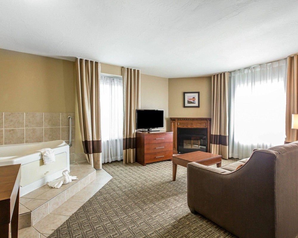 Studio Suite, 1 Queen Bed, Non Smoking - Photo 6