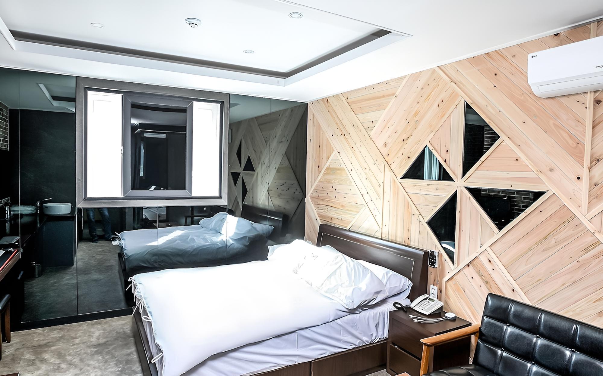 Room (Standard Room) - Photo 3