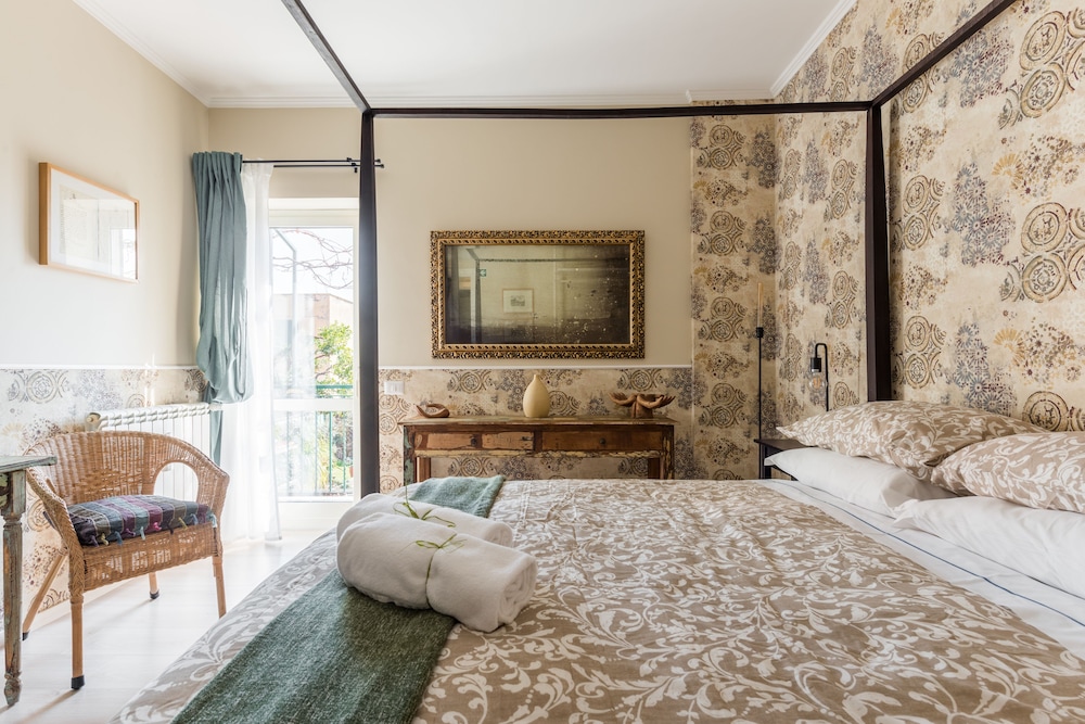 Club Triple Room, 1 Bedroom, Non Smoking, Ensuite photo 2