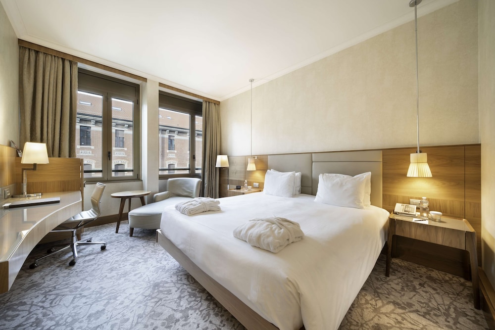 Executive Room, 1 King Bed, Club Lounge Access