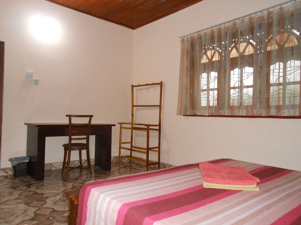 Economy Double Room, 1 Queen Bed photo 2