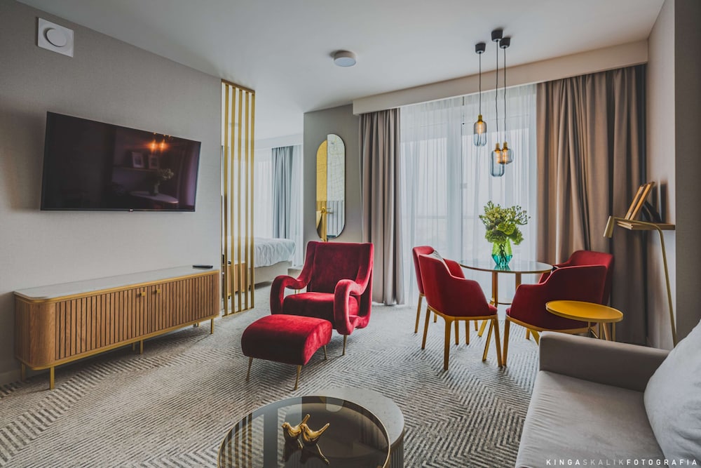 Family Room, 1 King Bed with Sofa bed, Balcony - Photo 4