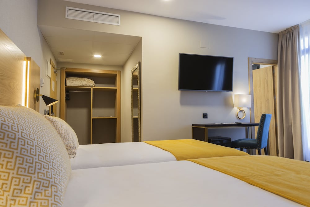 Standard Double Room - Photo 6
