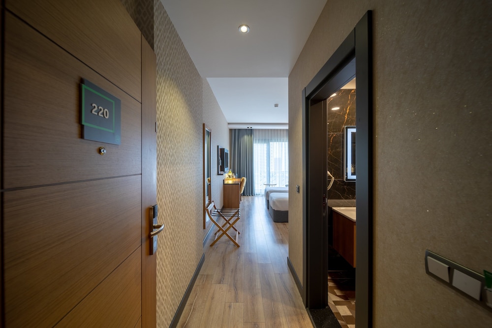 Standard Room, 2 Twin Beds, Non Smoking - Photo 6