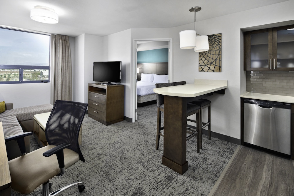Suite, 1 Queen Bed with Sofa bed, Kitchen - Photo 6