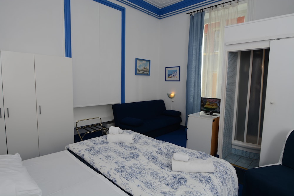 Deluxe Double Room Single Use, Private Bathroom