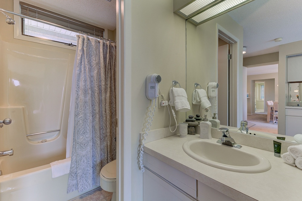 Luxury Condo photo 2