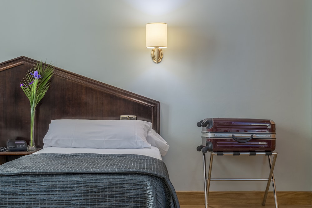 Standard Double or Twin Room - Photo 7