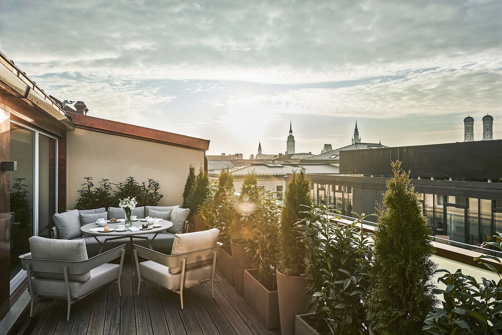 Presidential Suite (Maximilian)