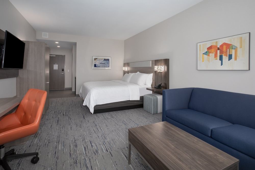 Suite, 1 King Bed, Accessible (Communications) - Photo 4