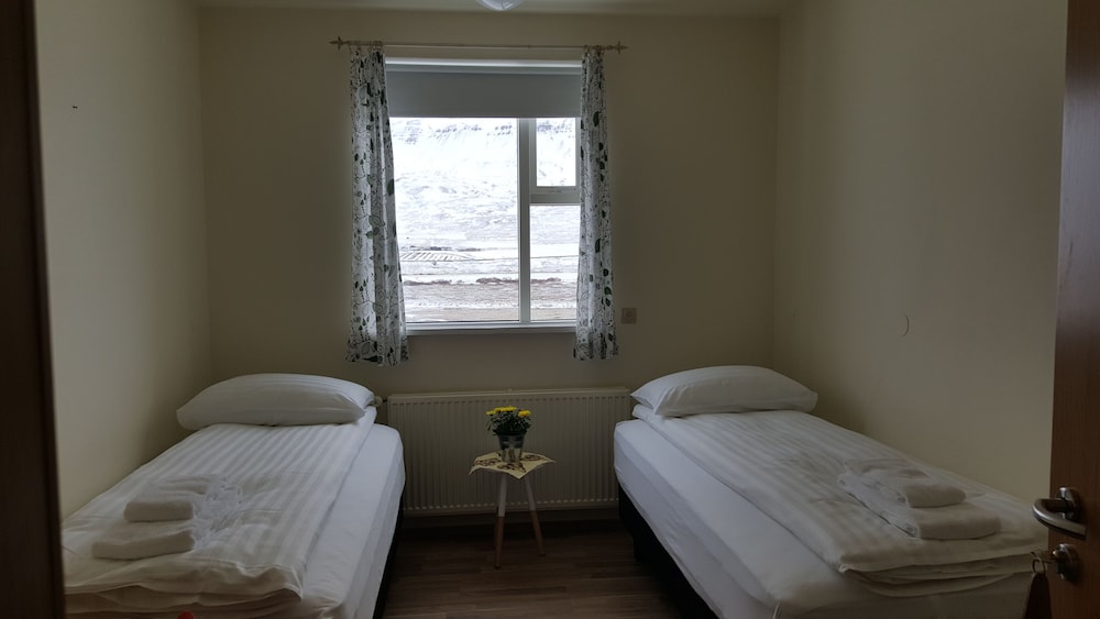 Twin Room, Shared Bathroom photo 2