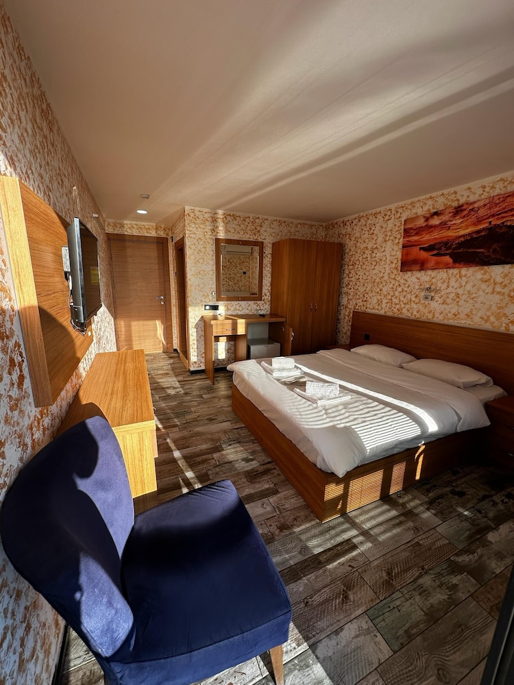 Family Triple Room, Balcony, Sea View photo 2