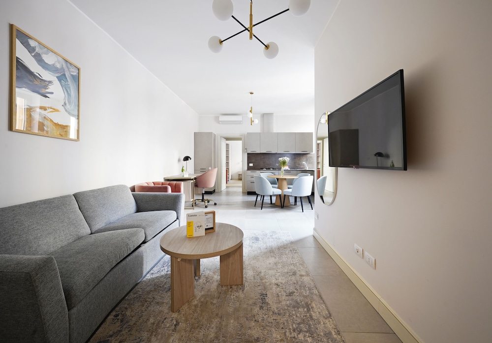 L 1 Bedroom Apartment, Balcony, Sofa Bed