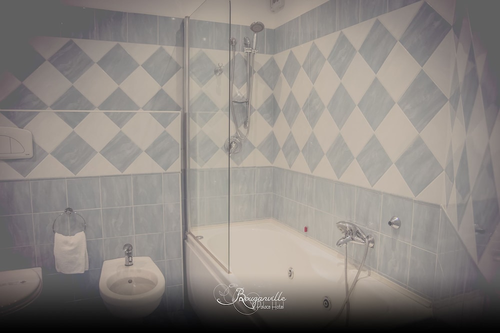 Classic Quadruple Room, Bathtub, Tower photo 2