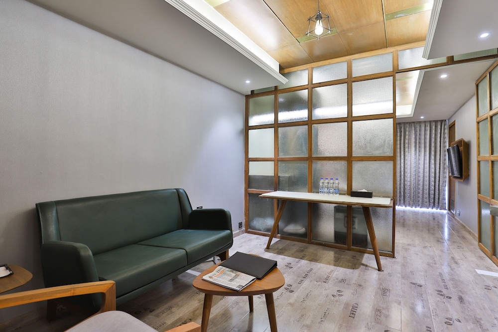 One Bedroom Apartment - Photo 13
