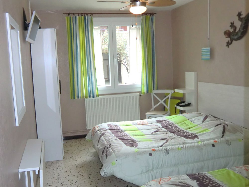 Classic Triple Room photo 2