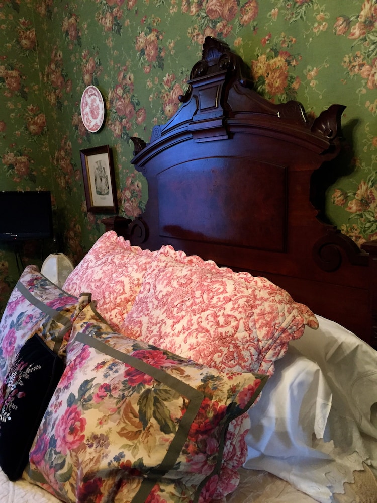 Room, 1 Queen Bed (Annabella) photo 1