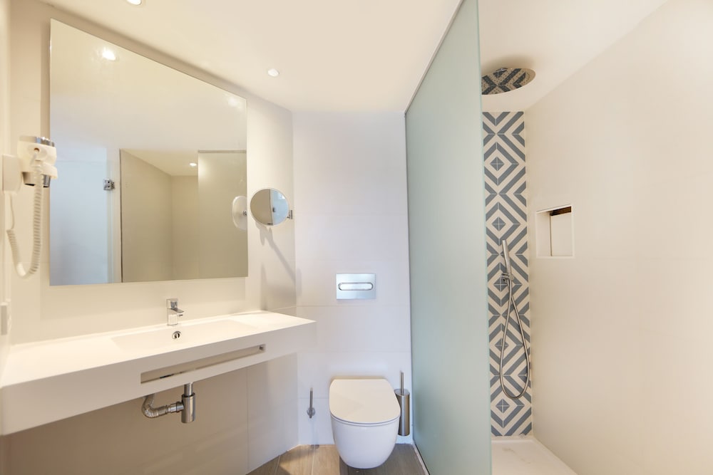Basic Room (Family Basic (3 Adults)) - Photo 6